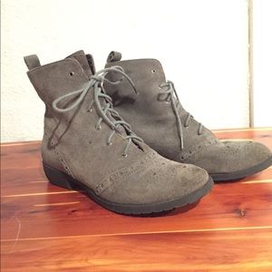 Ruffhewn grey suede lace up boots